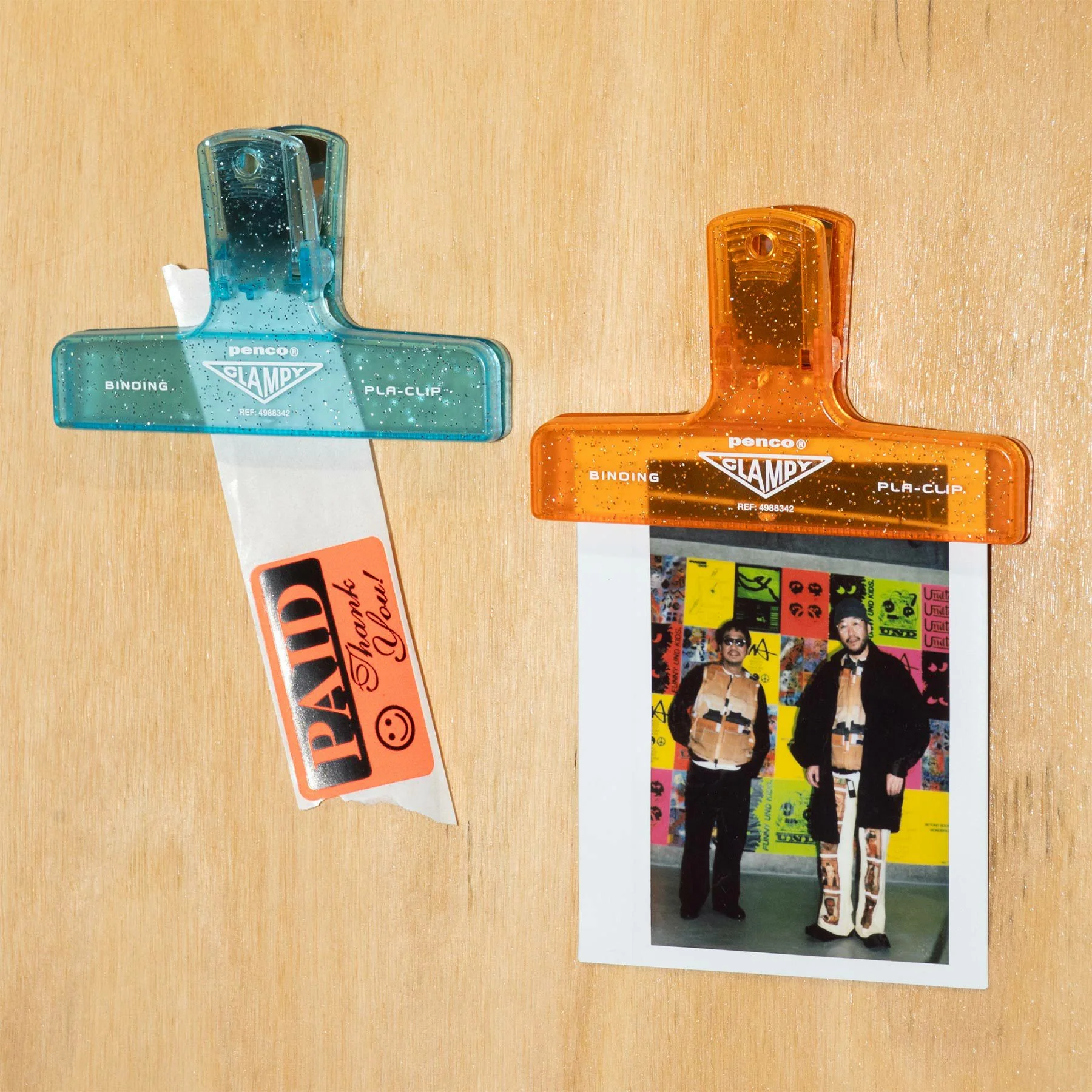 Plastic Clip Glitter - Image 14